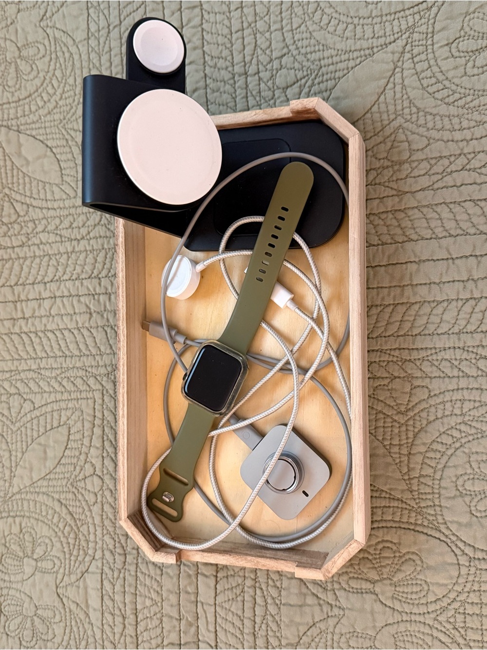 WEARABLE TECH LOT! Apple Watch (42 MM), Oura Ring (10), Otterbox Phone Charger